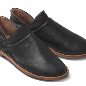 beek.. Puffin Leather Booties